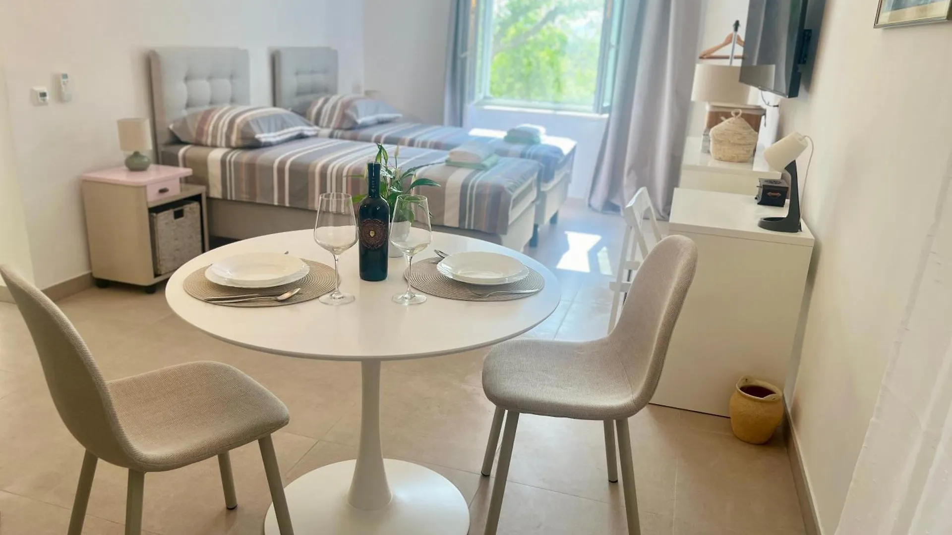 Pupi Studio Apartment Trogir