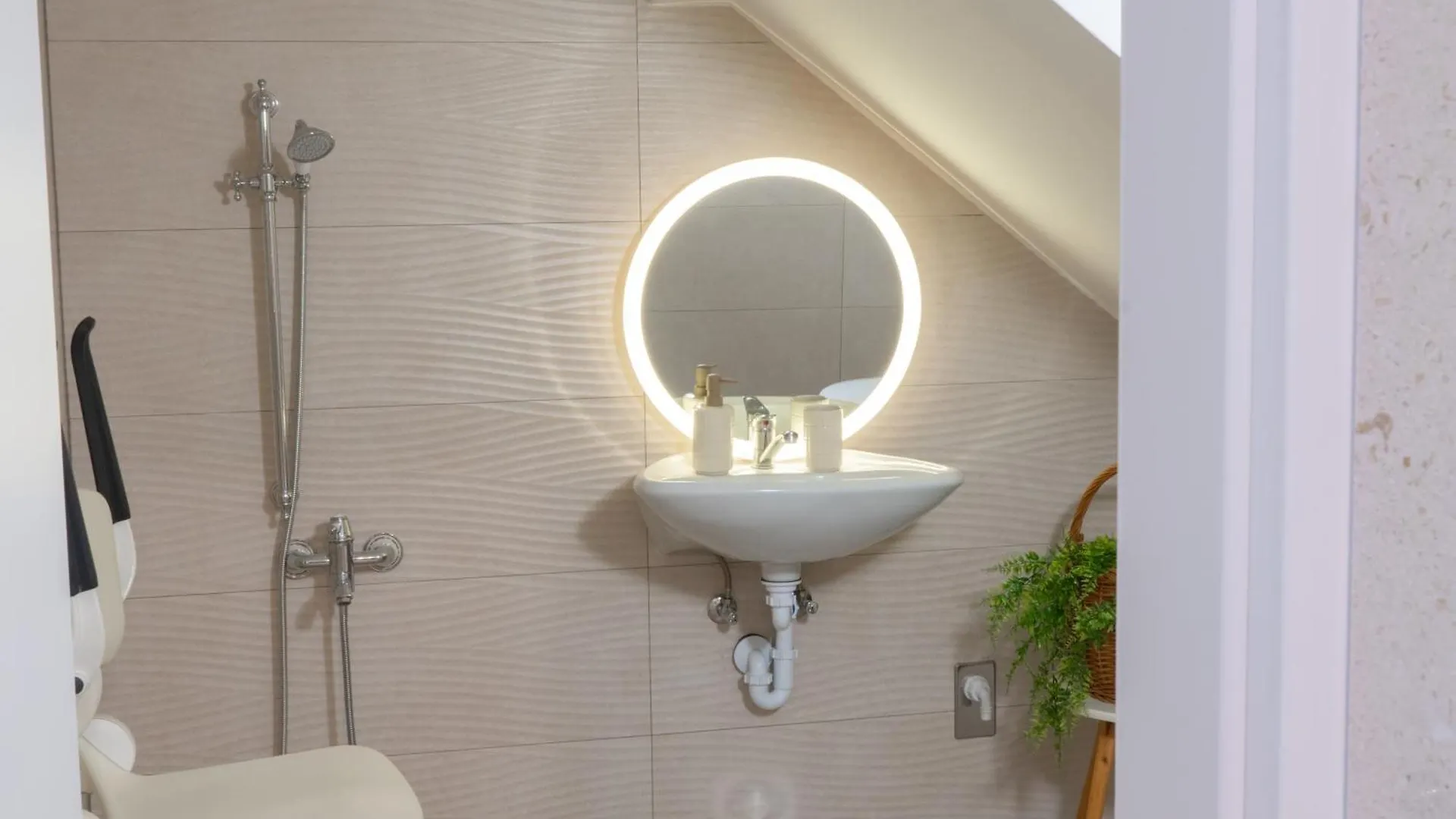 Pupi Studio Apartment Trogir