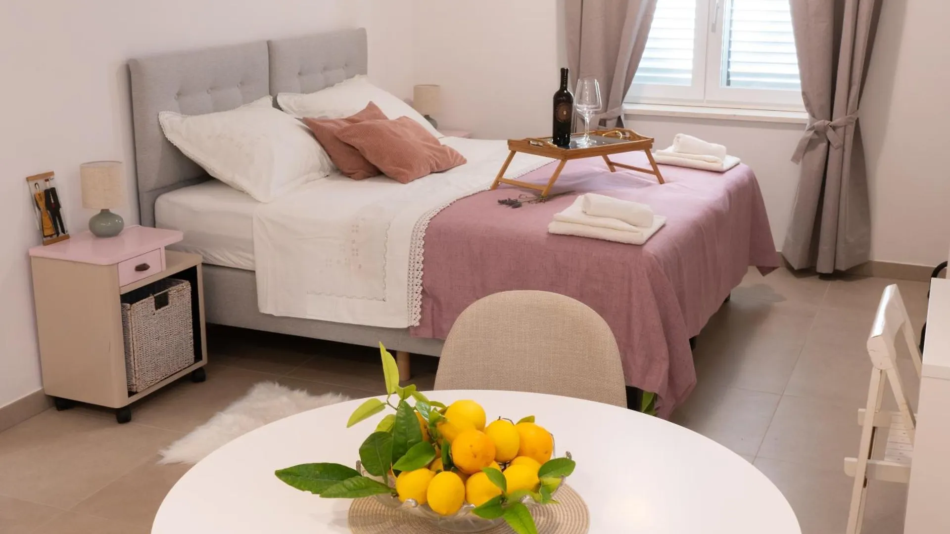 Pupi Studio Apartment Trogir